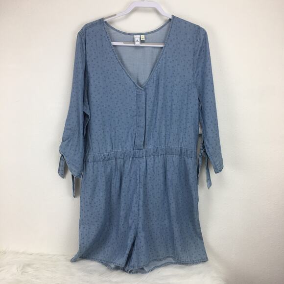 Susina L V-Neck Stripe Chambray Romper RK407723MI - Picture 3 of 14